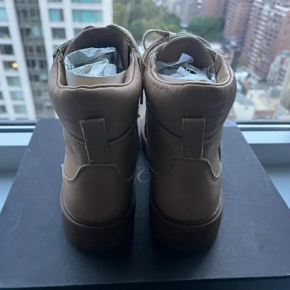 J. CREW - LIGHTWEIGHT LEATHER NORDIC HIKER BOOT - 9 M - LIGHT CARAMEL (TAN) EUC - Picture 6 of 9